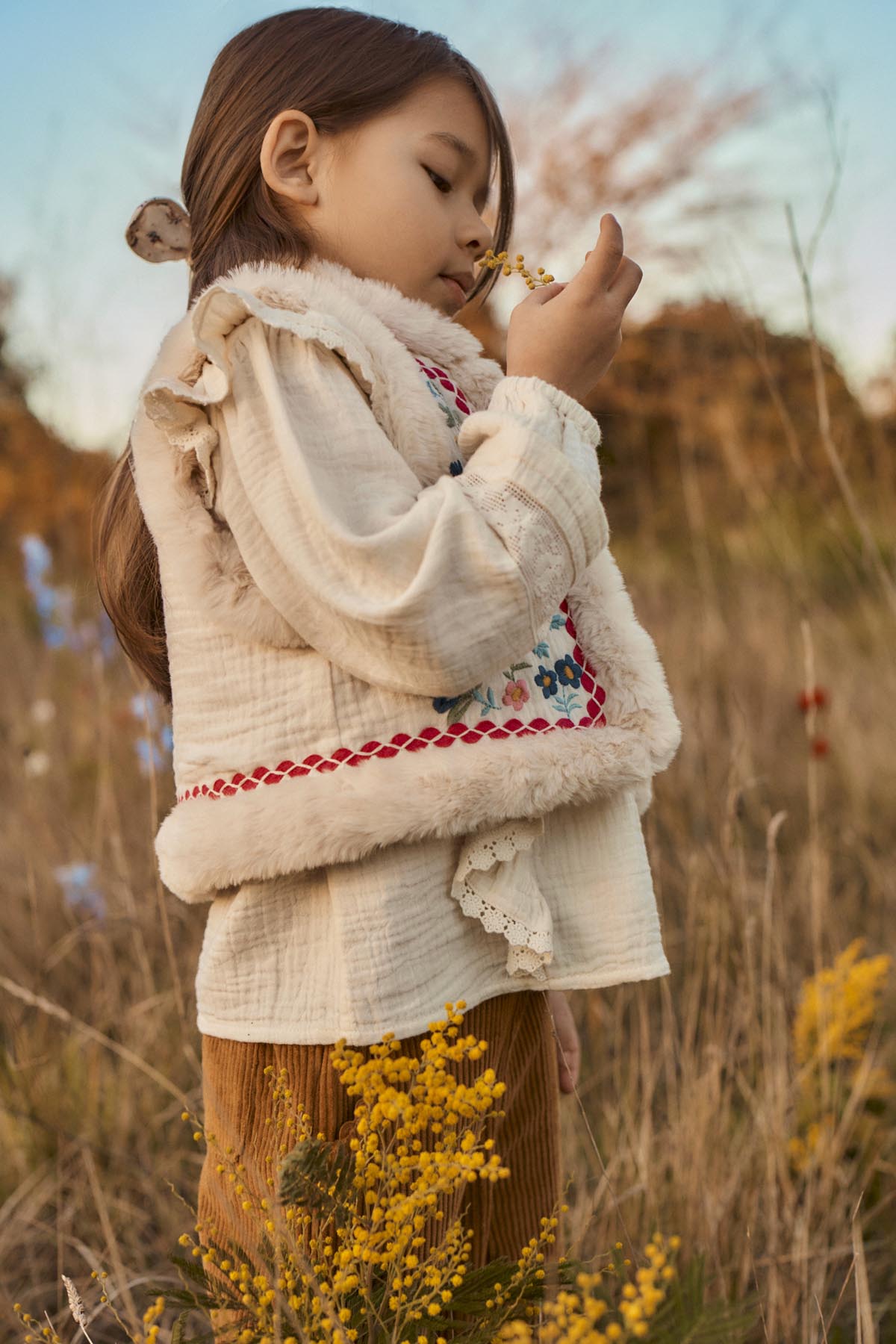 [Louise Misha]Sleeveless Jacket Librana - Cream