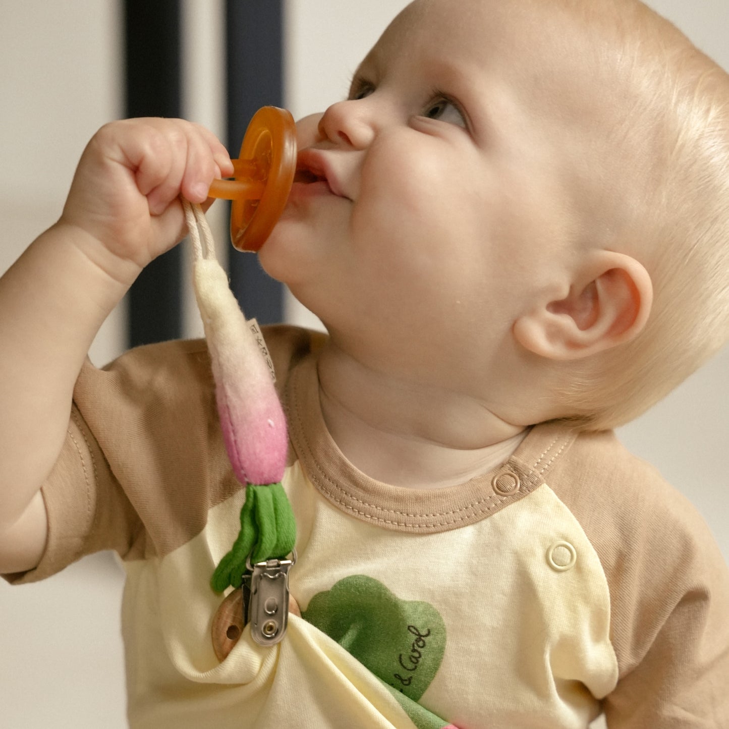 [Oli&Carol]Ramona the Radish Pacifier Clip