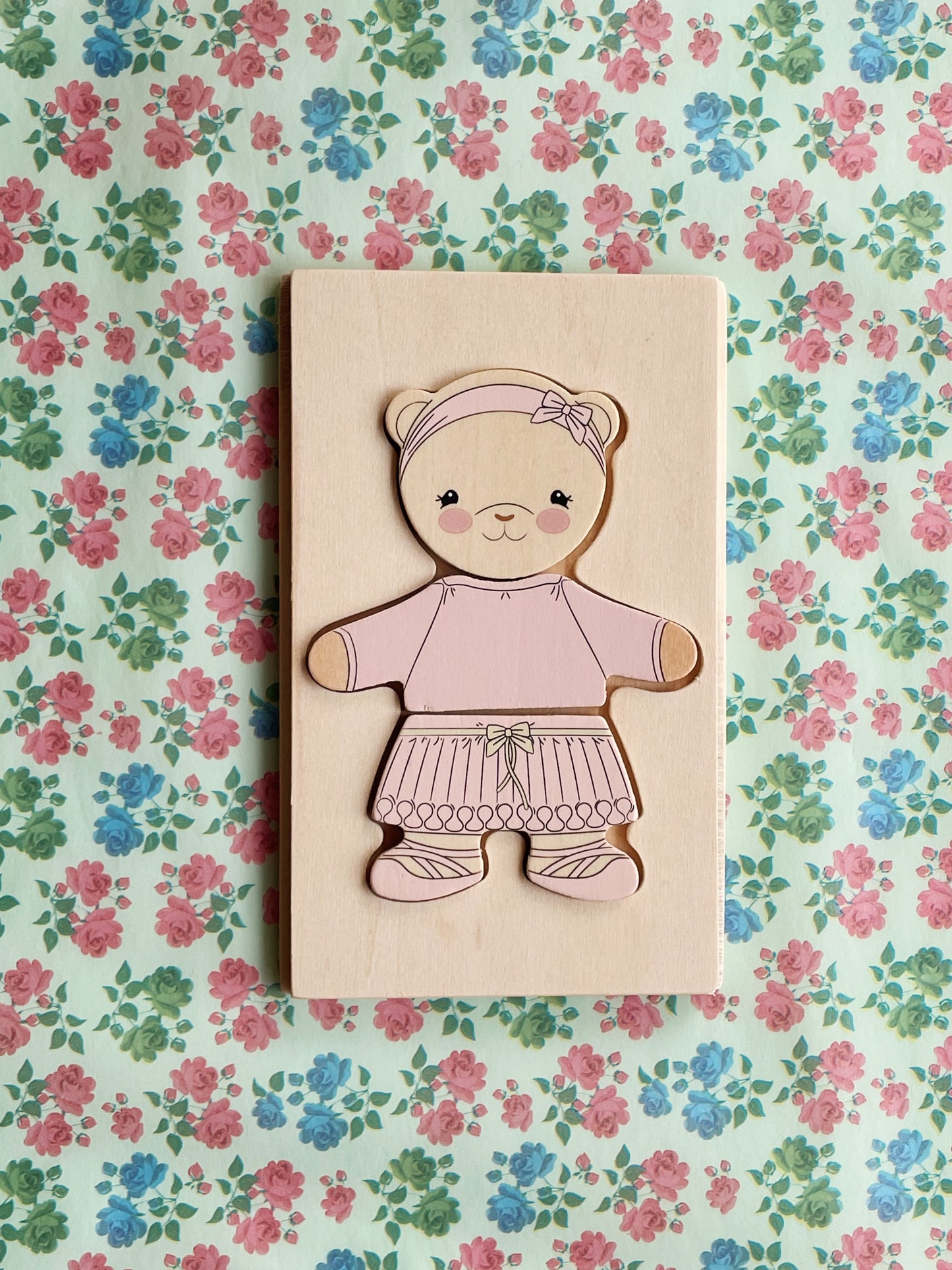 [Konges slojd] Wooden Teddy Dress Up Puzzle FSC -Dusty Pink