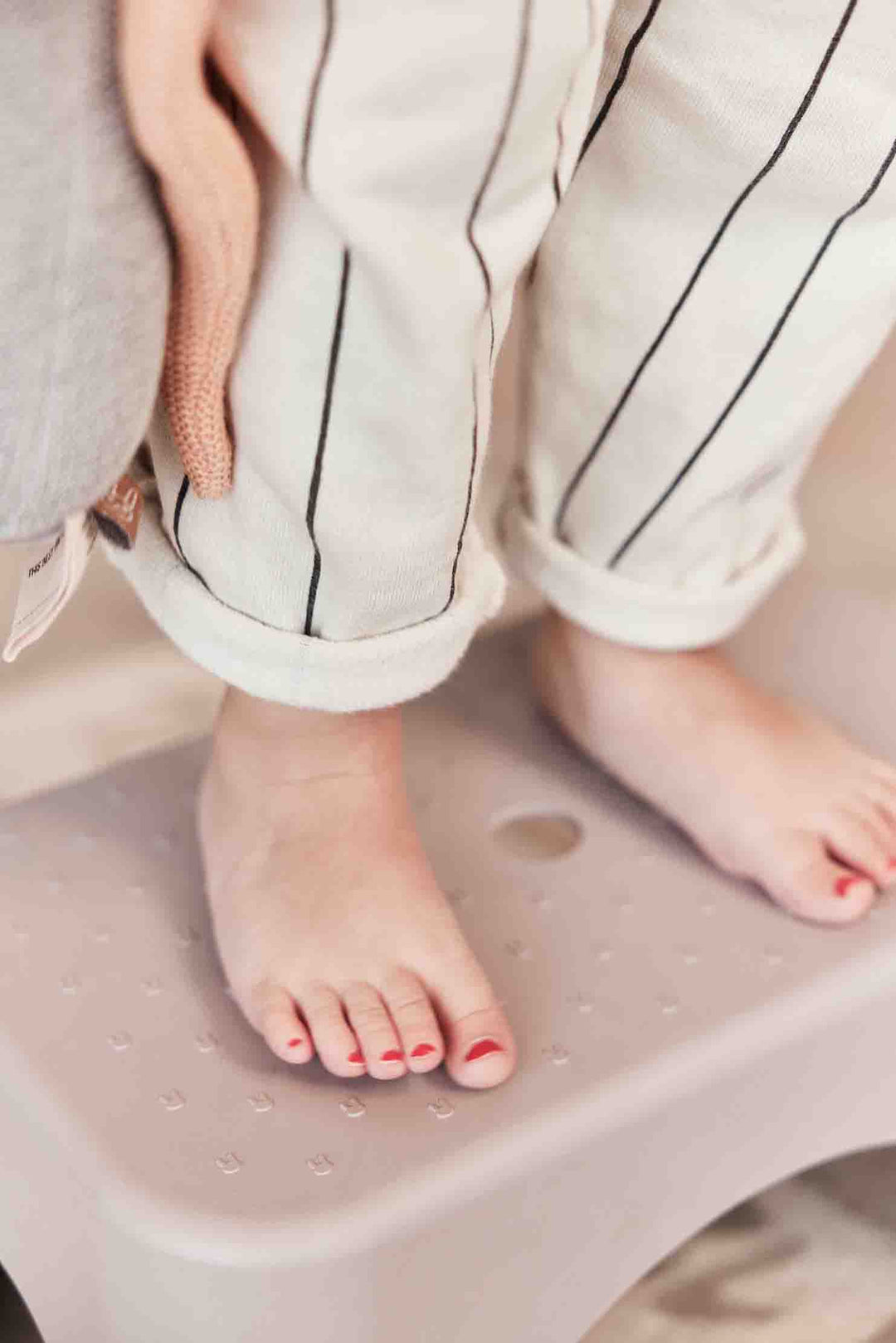 [OYOY] Rabbit Step Stool - Clay