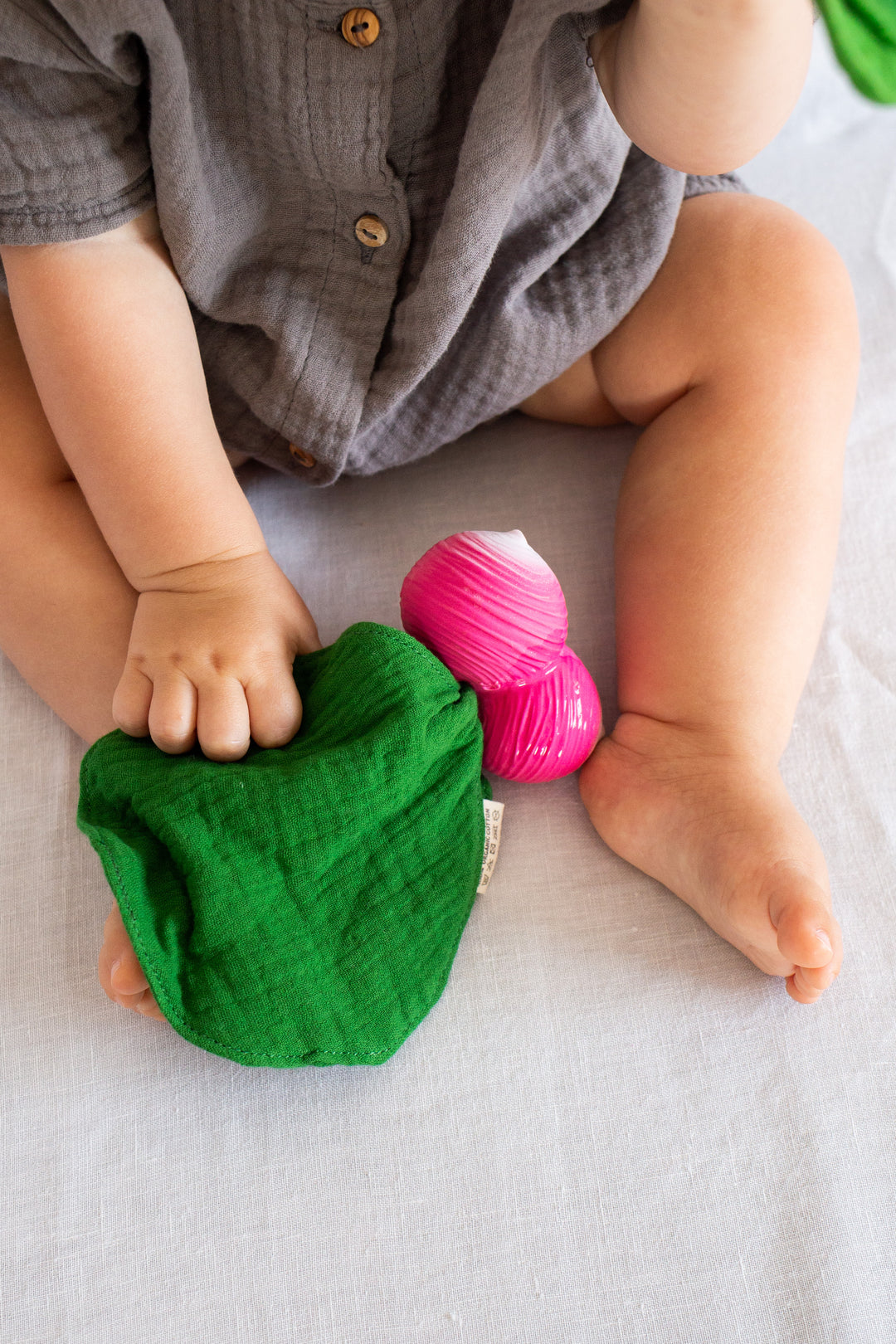 [Oli&Carol] Ramona the Radish Mini Doudou Teether