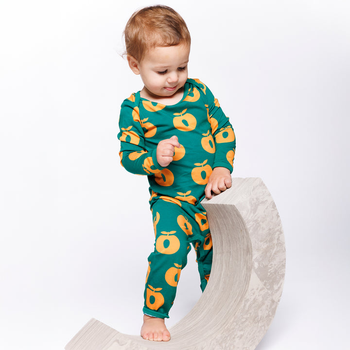 [Smafolk] Ulm Long Bodysuit with Apple -Cedar Tree