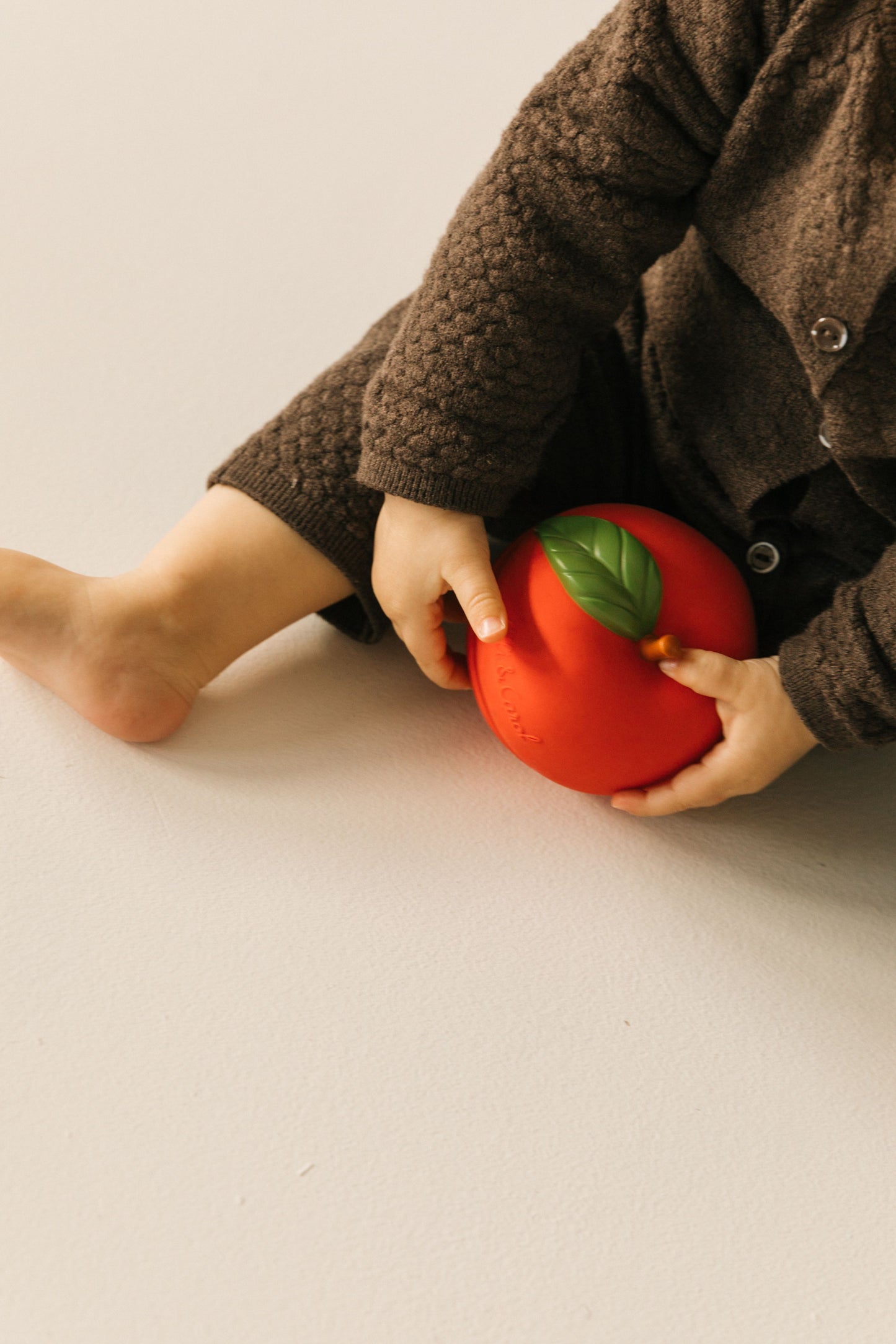 [Oli&Carol]Apple Stackable Toy & Rattle Ball