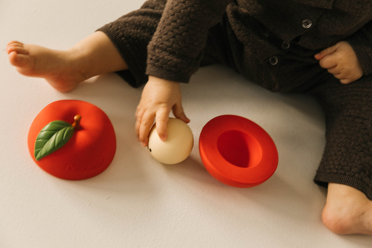 [Oli&Carol]Apple Stackable Toy & Rattle Ball