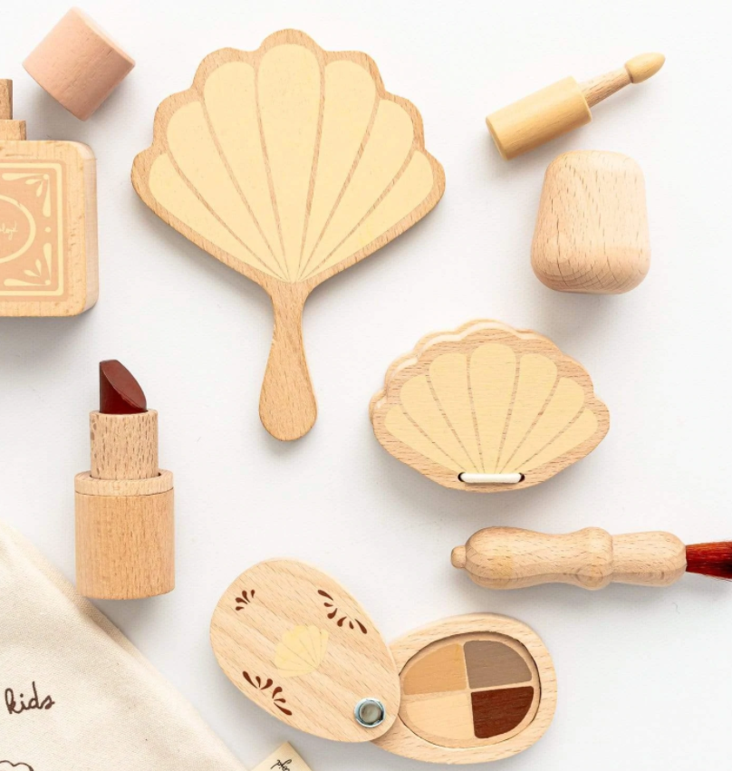 Wooden beauty set