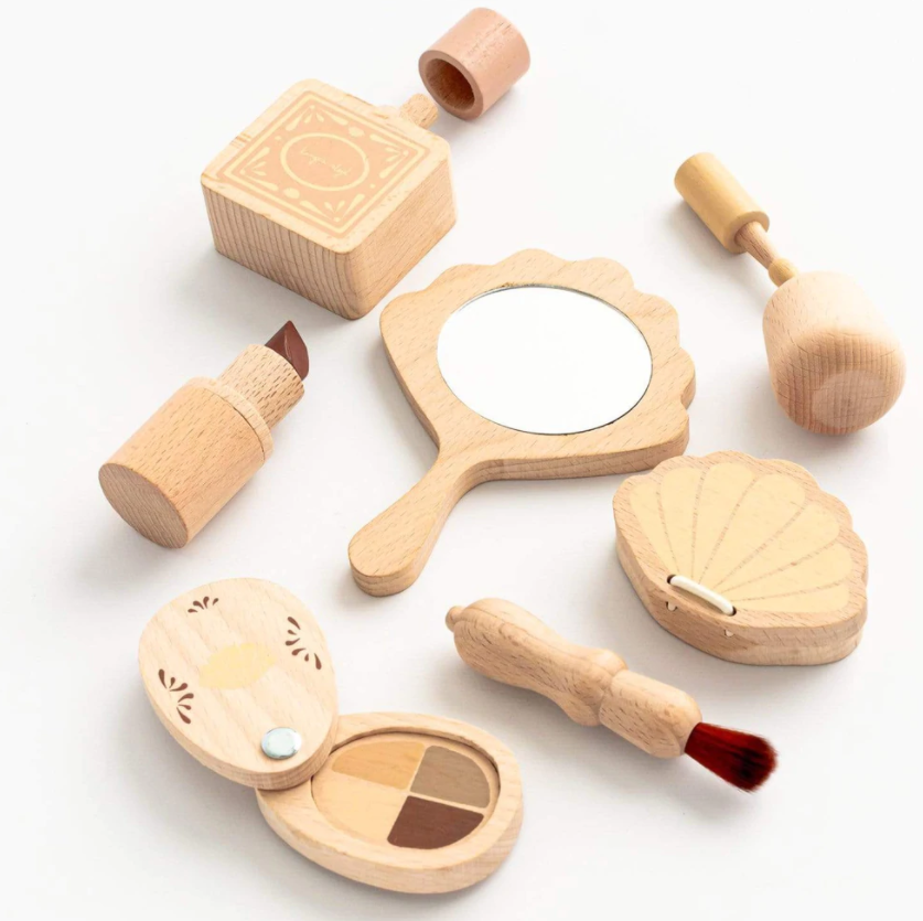 Wooden beauty set