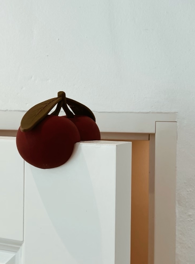 Doorstop cherry